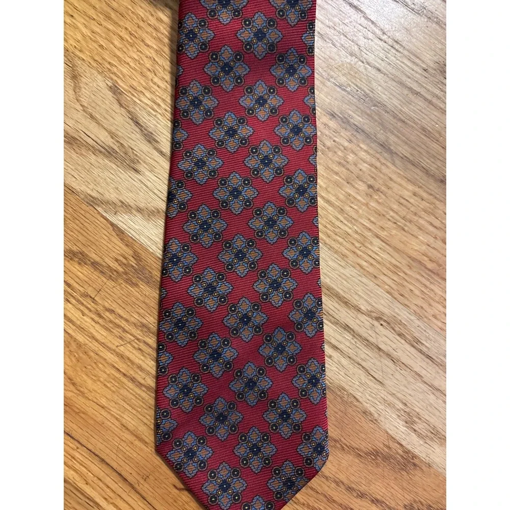 Brooks Brothers Necktie Mens OS Red Excellent Silk Geometric Medallion USA Made